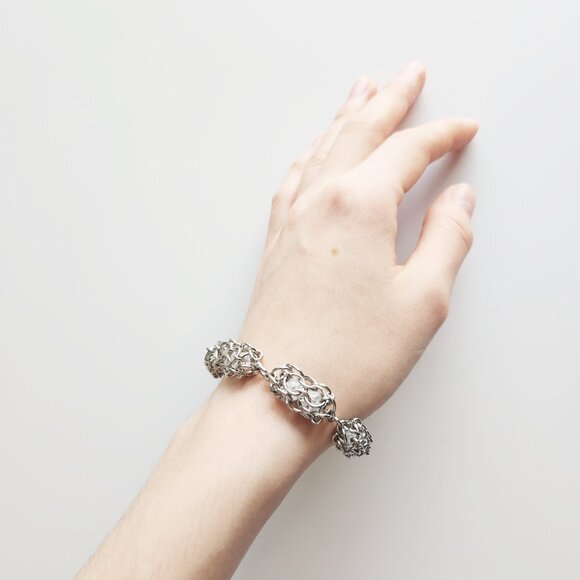 Elegant antique style chainmaille caged beads chunky silver bracelet - Picture 3 of 9